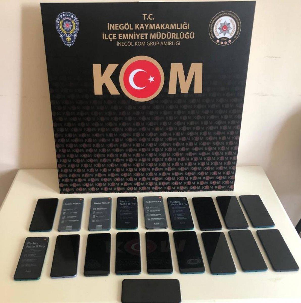 Bursa'da kaçak cep telefonu ele geçirildi