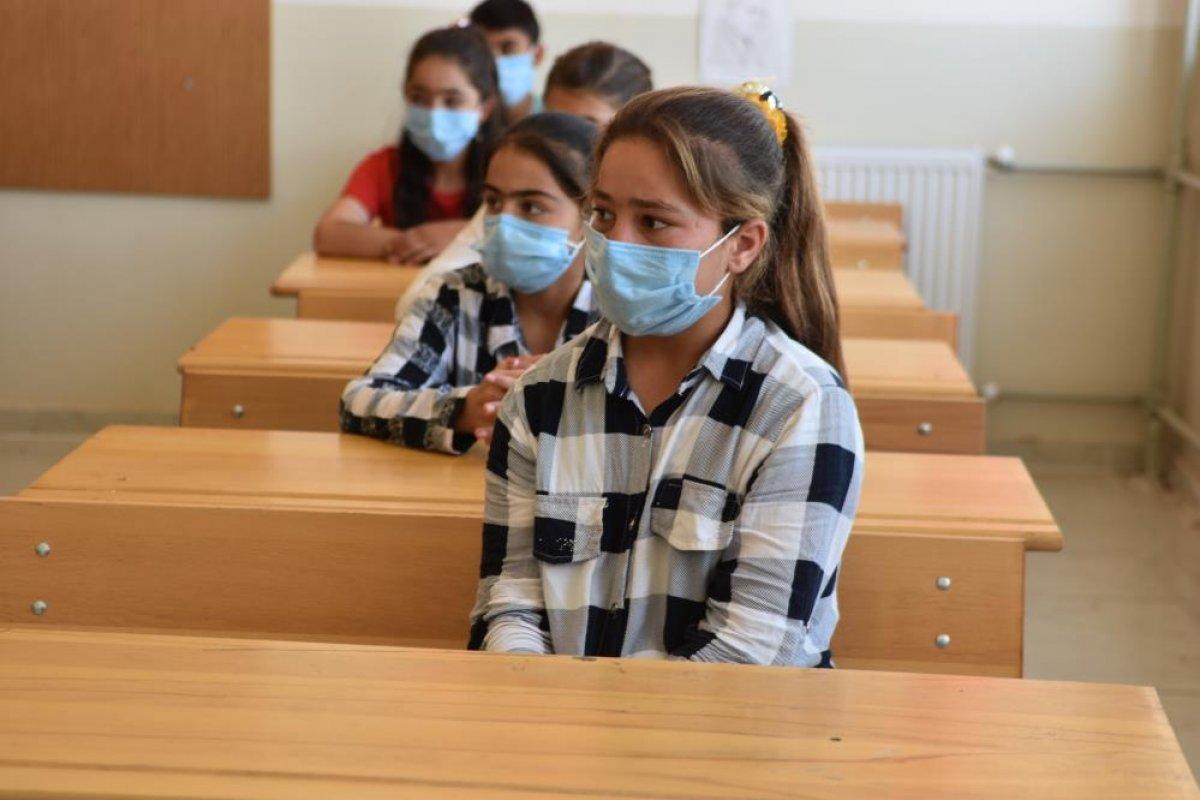 Şehit Necmettin Öğretmen'in okulunda karne töreni buruk geçti