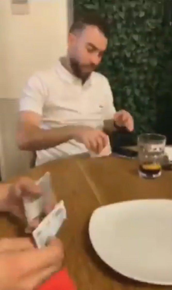 Türk parasıyla burnunu silen turist gözaltına alındı