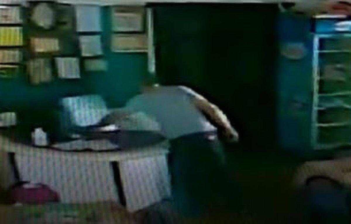 Denizli'de kahvehaneden cep telefonu çalan hırsız