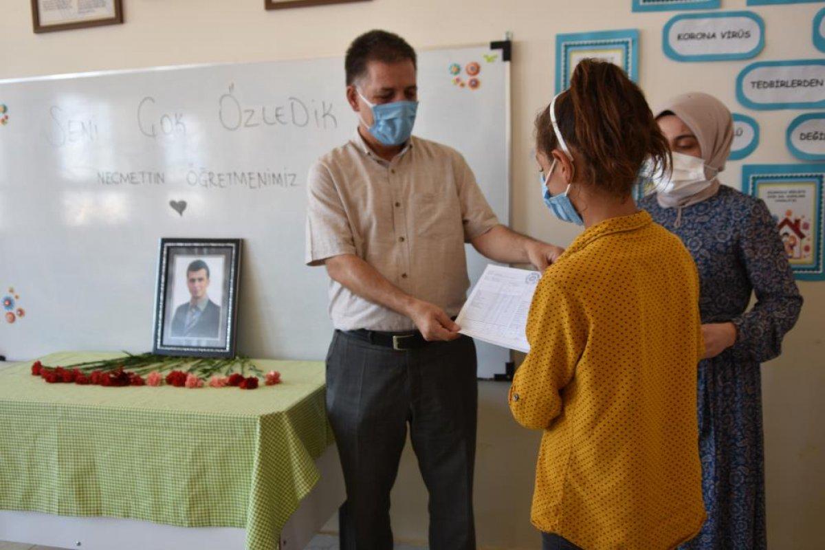 Şehit Necmettin Öğretmen'in okulunda karne töreni buruk geçti