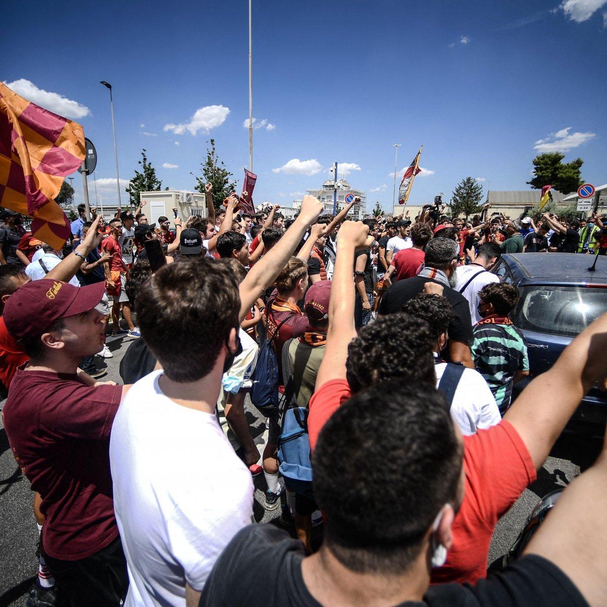 Roma taraftarları Mourinho'yu karşıladı