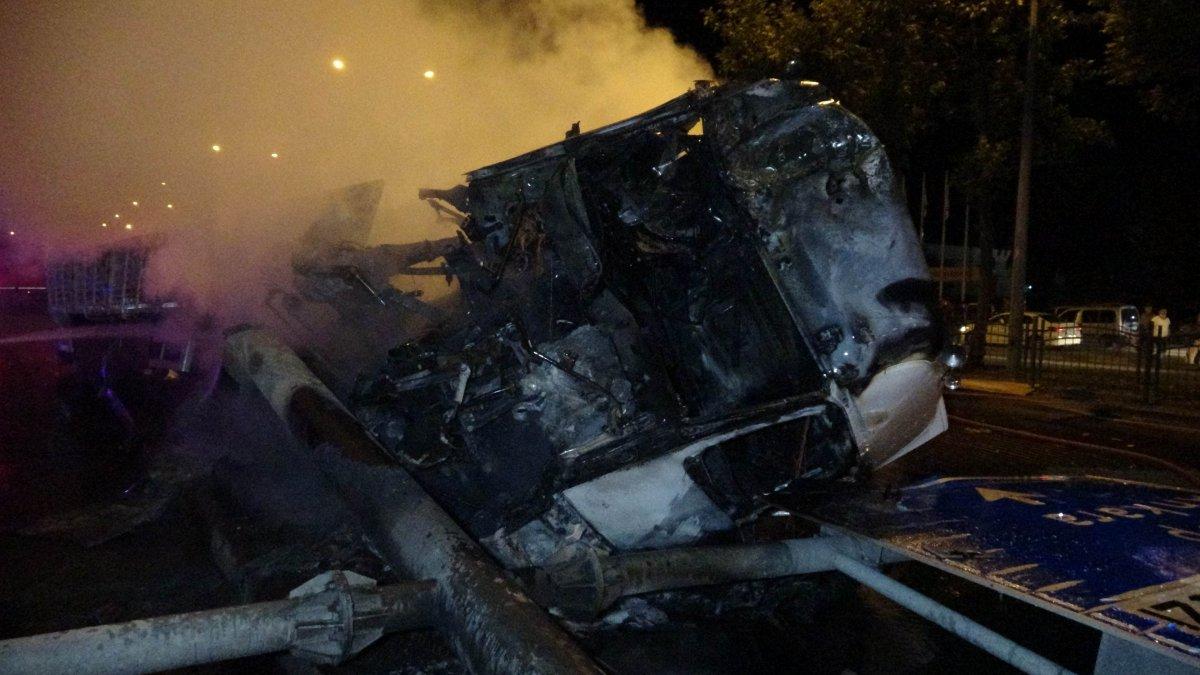 Samsun ‘da tabelaya çarpan tırın patlama anları kamerada