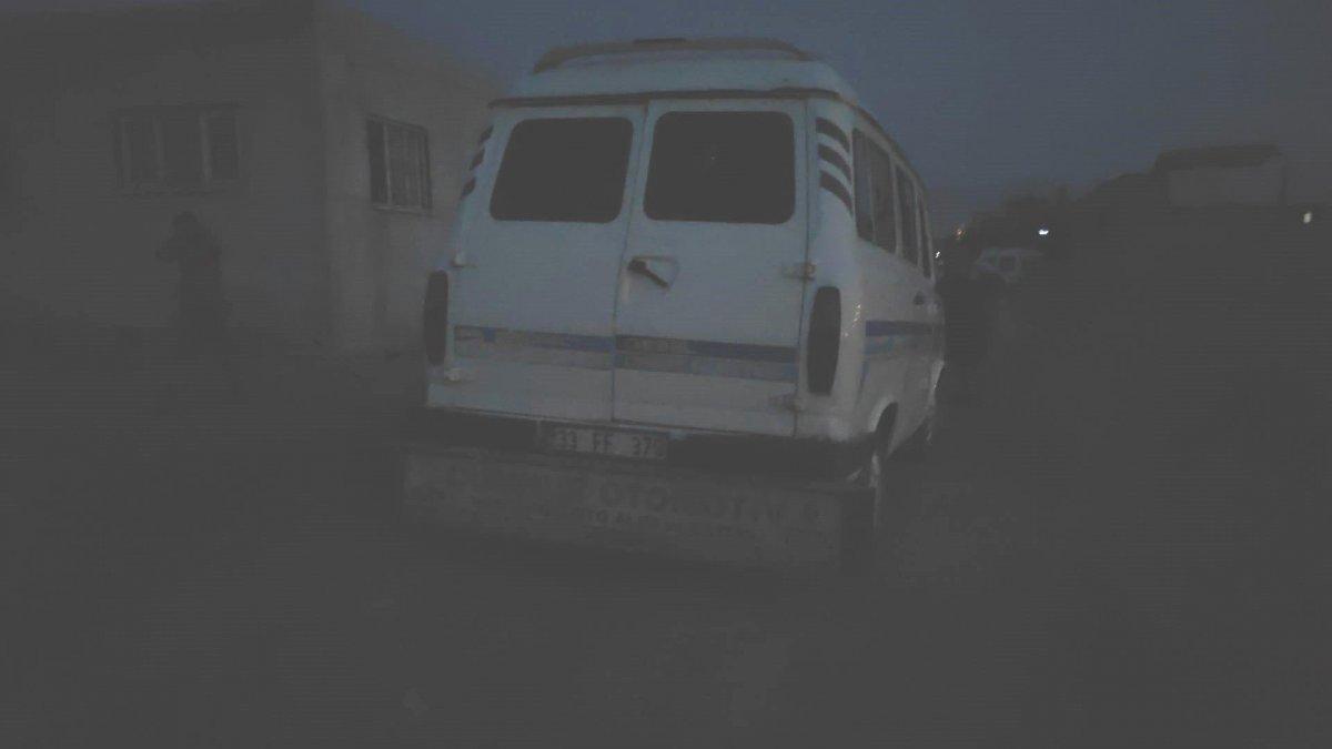 Osmaniye'de, freni boşalan minibüsün altında kalan çocuk öldü