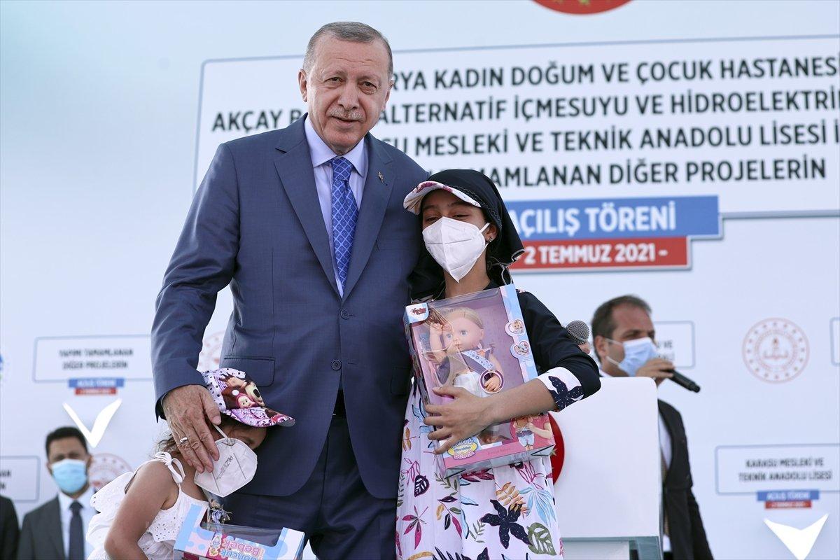 Cumhurbaşkanı Erdoğan’a Sakarya’da sevgi gösterisi