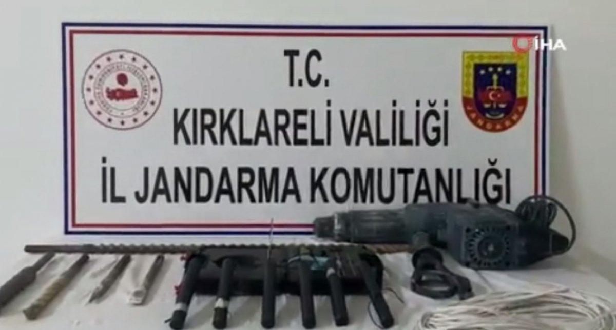 Kırklareli’nde otomobilden dinamit çıktı