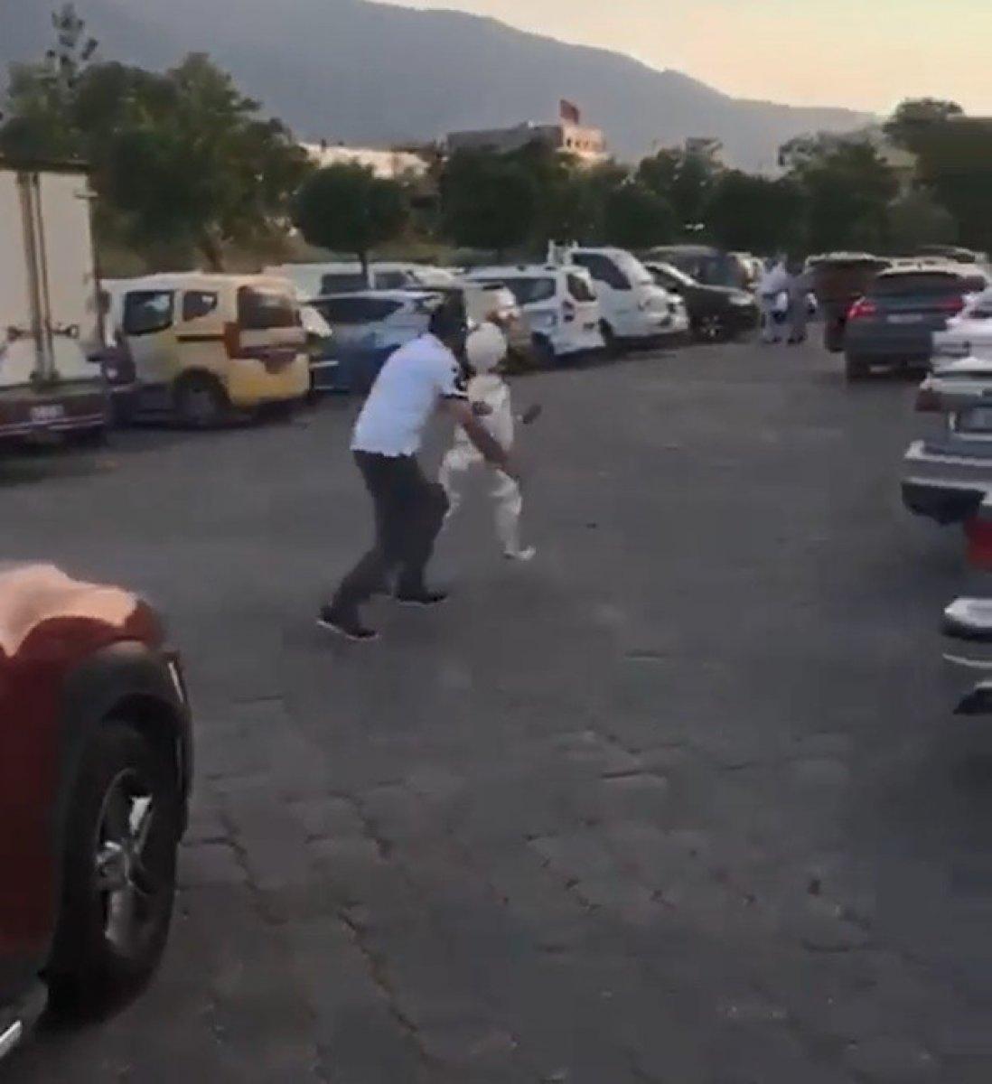 Bursa'da sünnet olmak istemeyen çocuğun kaçma anları