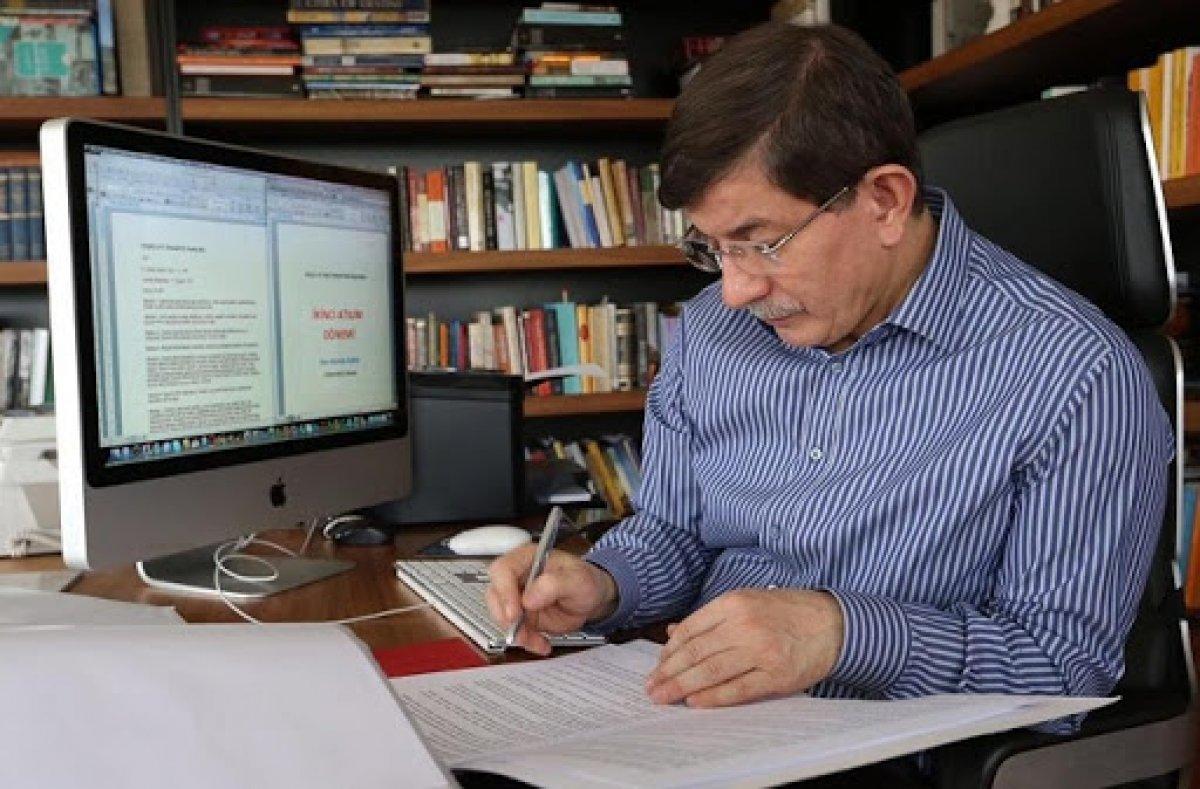 Ahmet Davutoğlu anketçilere kızdı