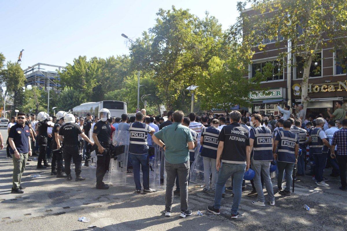 Adıyaman'da tütüncüler ve polis arasında arbede