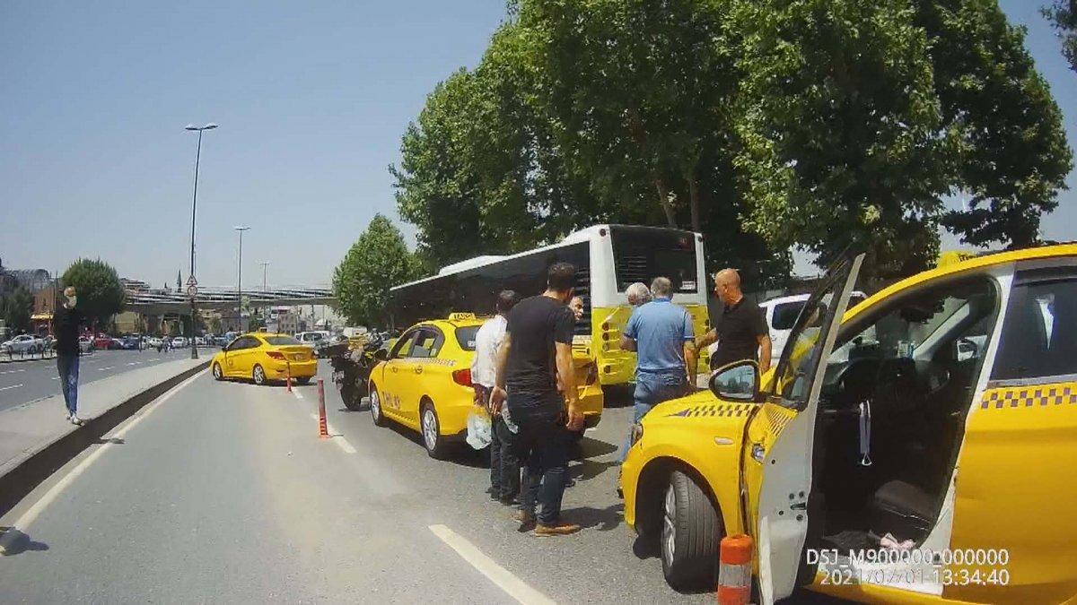 Fatih'te iki taksici sopalarla birbirine saldırdı