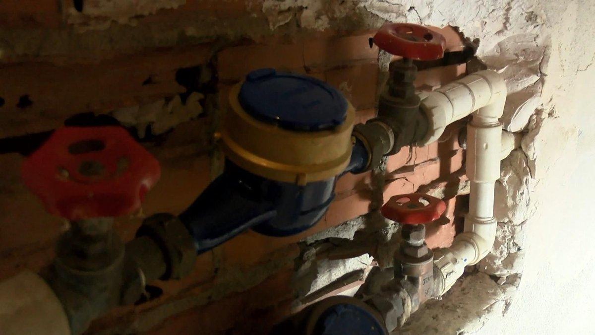 Esenyurt’ta apartmana giren hırsızlar, su sayaçlarını çaldı