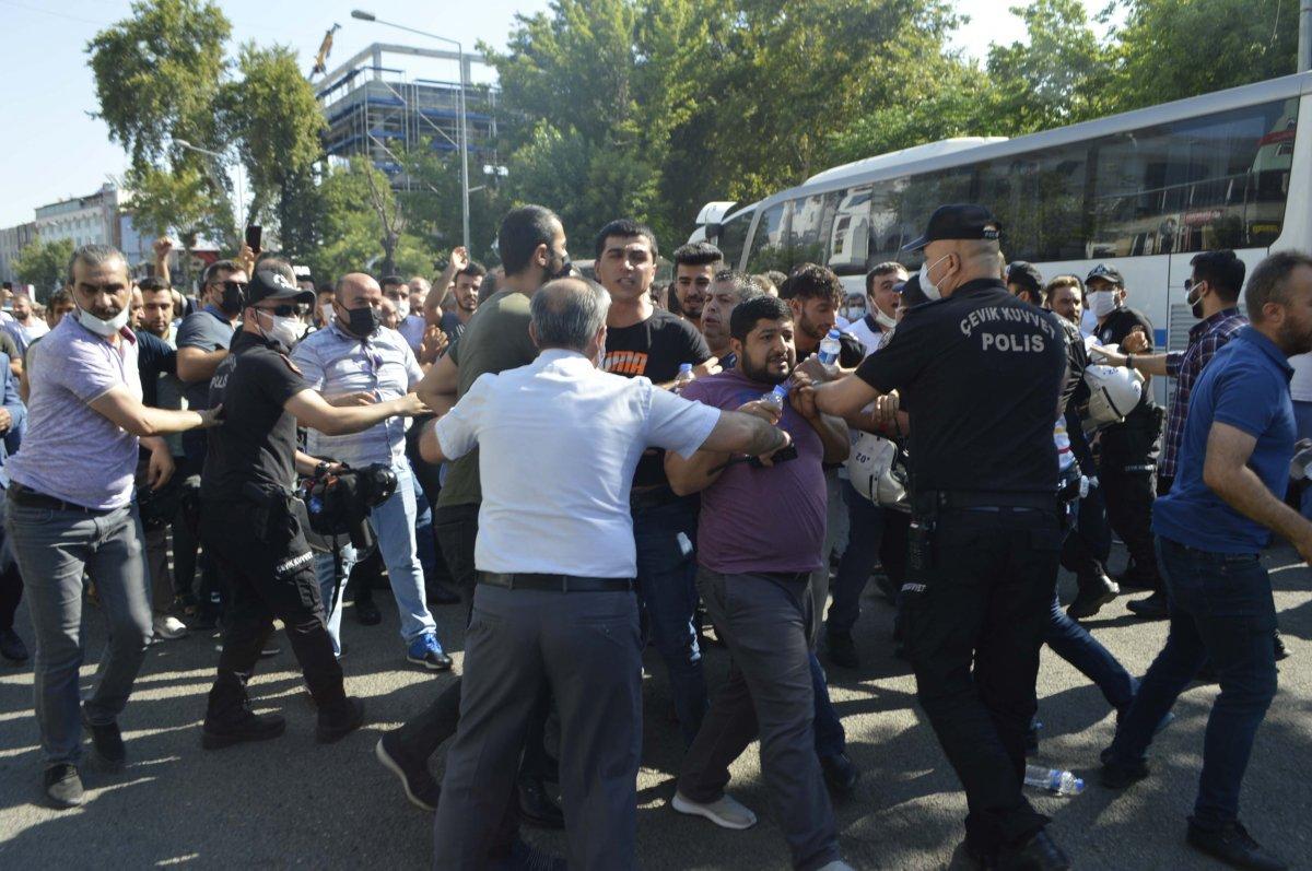 Adıyaman'da tütüncüler ve polis arasında arbede