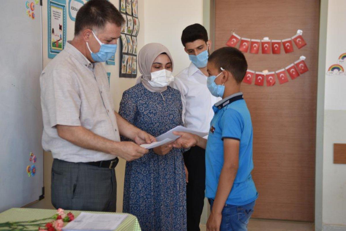 Şehit Necmettin Öğretmen'in okulunda karne töreni buruk geçti