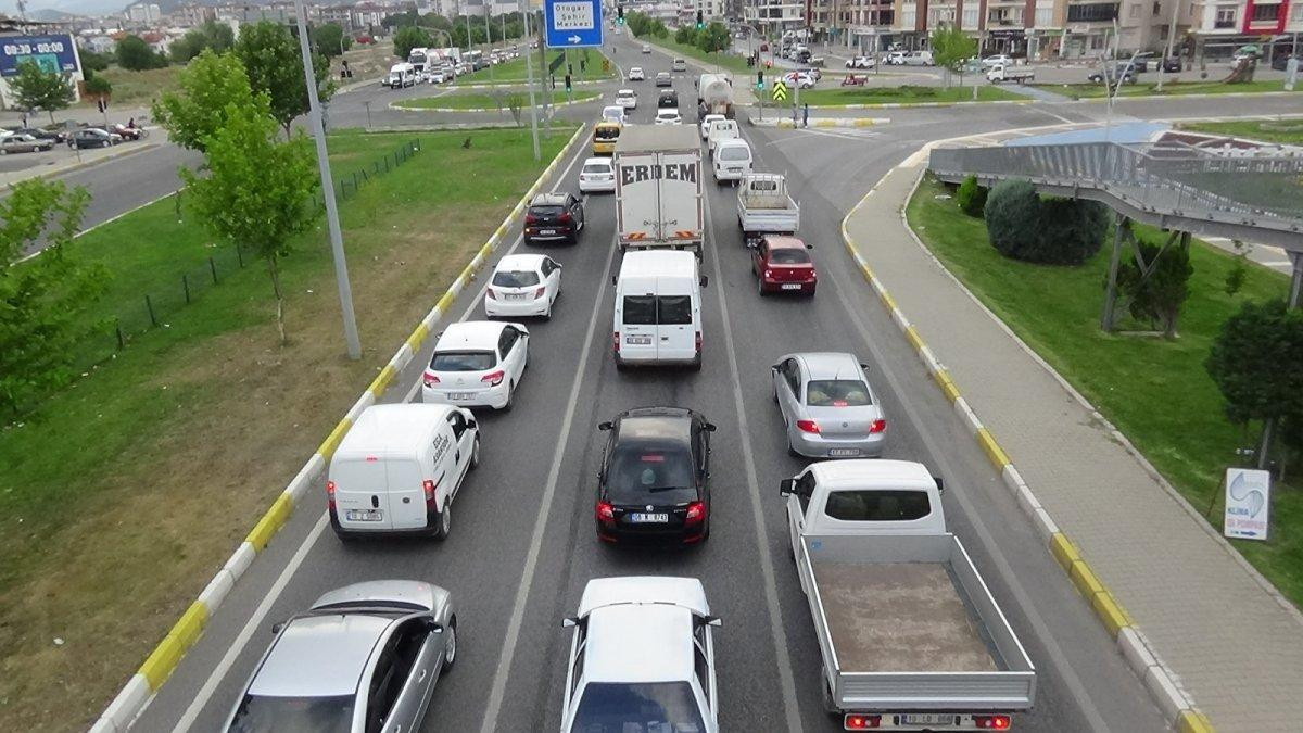 Trafikte tatil yoğunluğu başladı