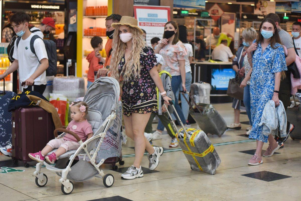 Antalya, turist akınına uğruyor