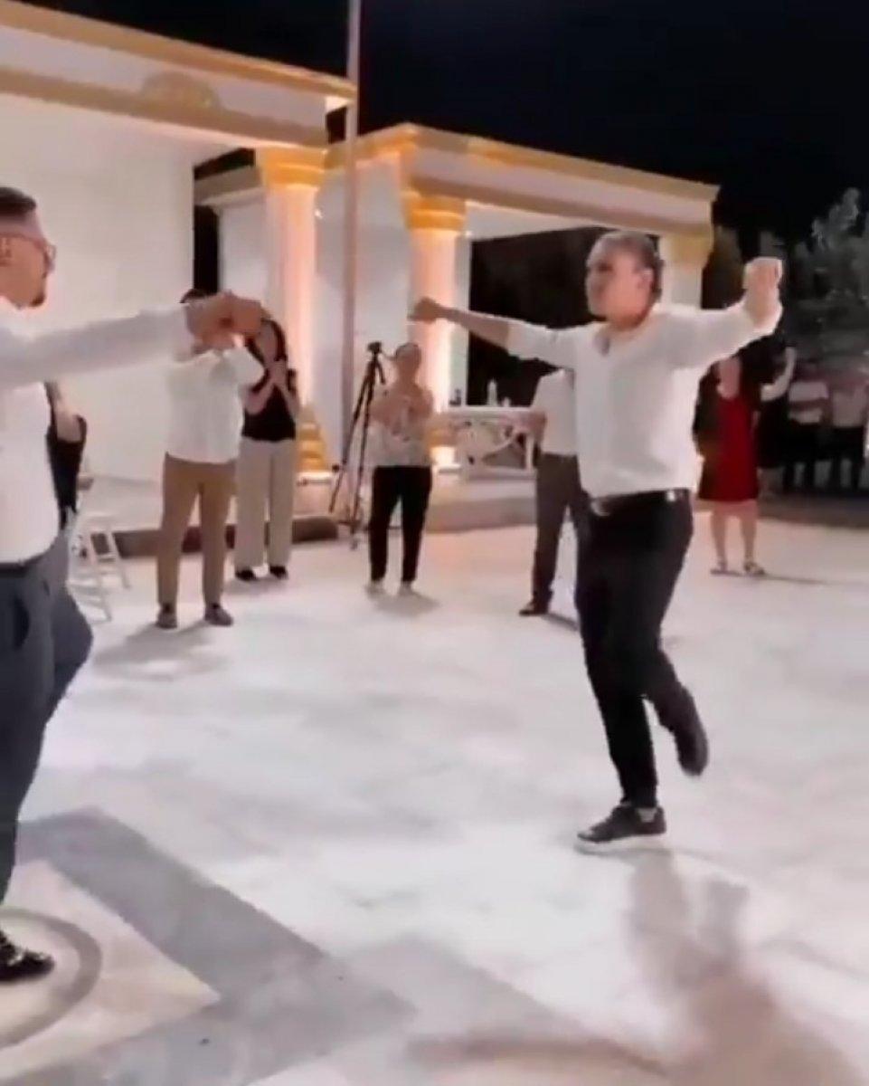 Taylan Antalyalı'nın zeybek performansı