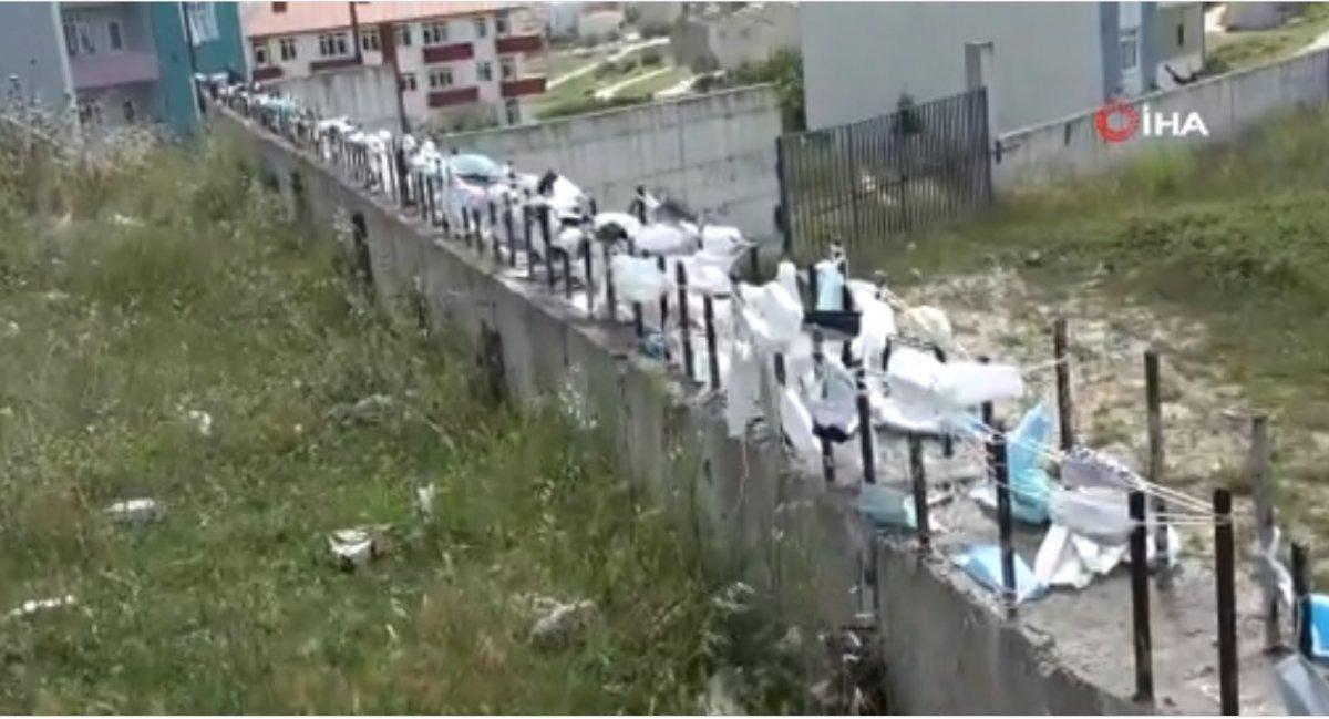 Arnavutköy’de maskelerden duvar ördüler