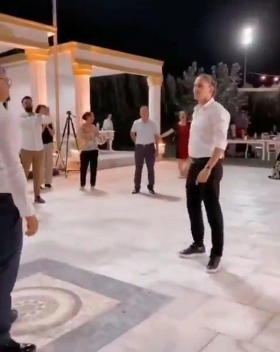 Taylan Antalyalı'nın zeybek performansı