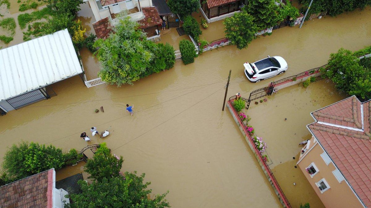Şile'de sağanak: Dereler taştı