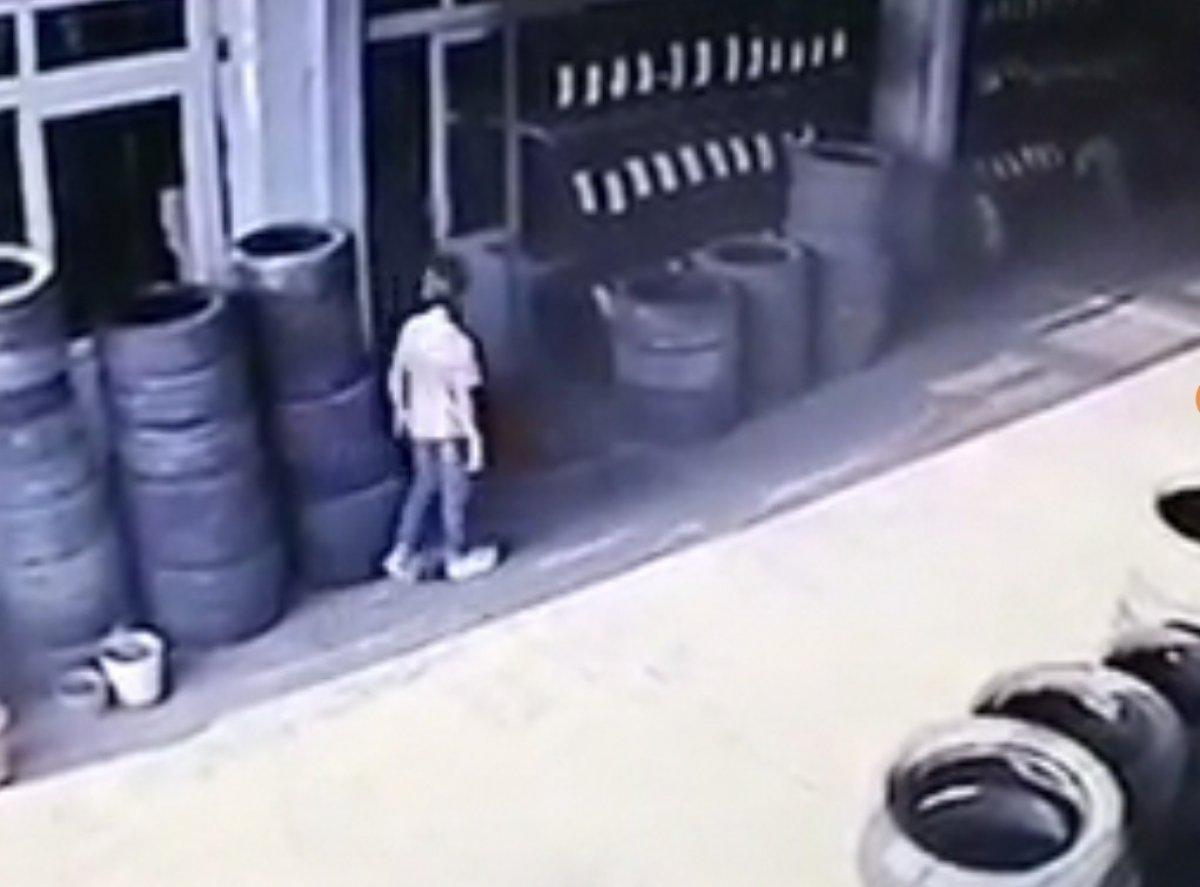 Bursa'da lastikçinin bilgisayarını çalan hırsız