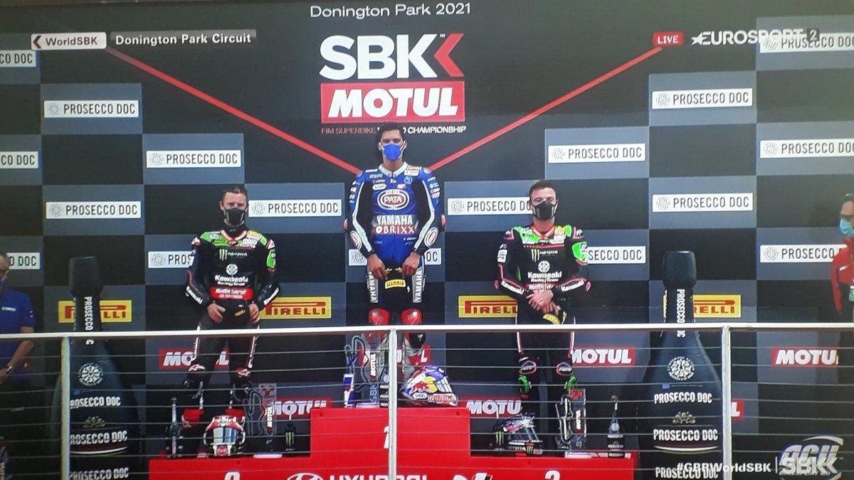 Toprak Razgatlıoğlu ilk yarışta 1. oldu