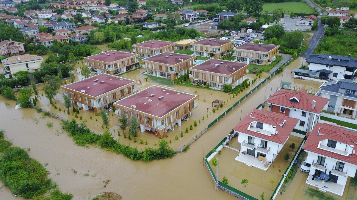 Şile'de sağanak: Dereler taştı