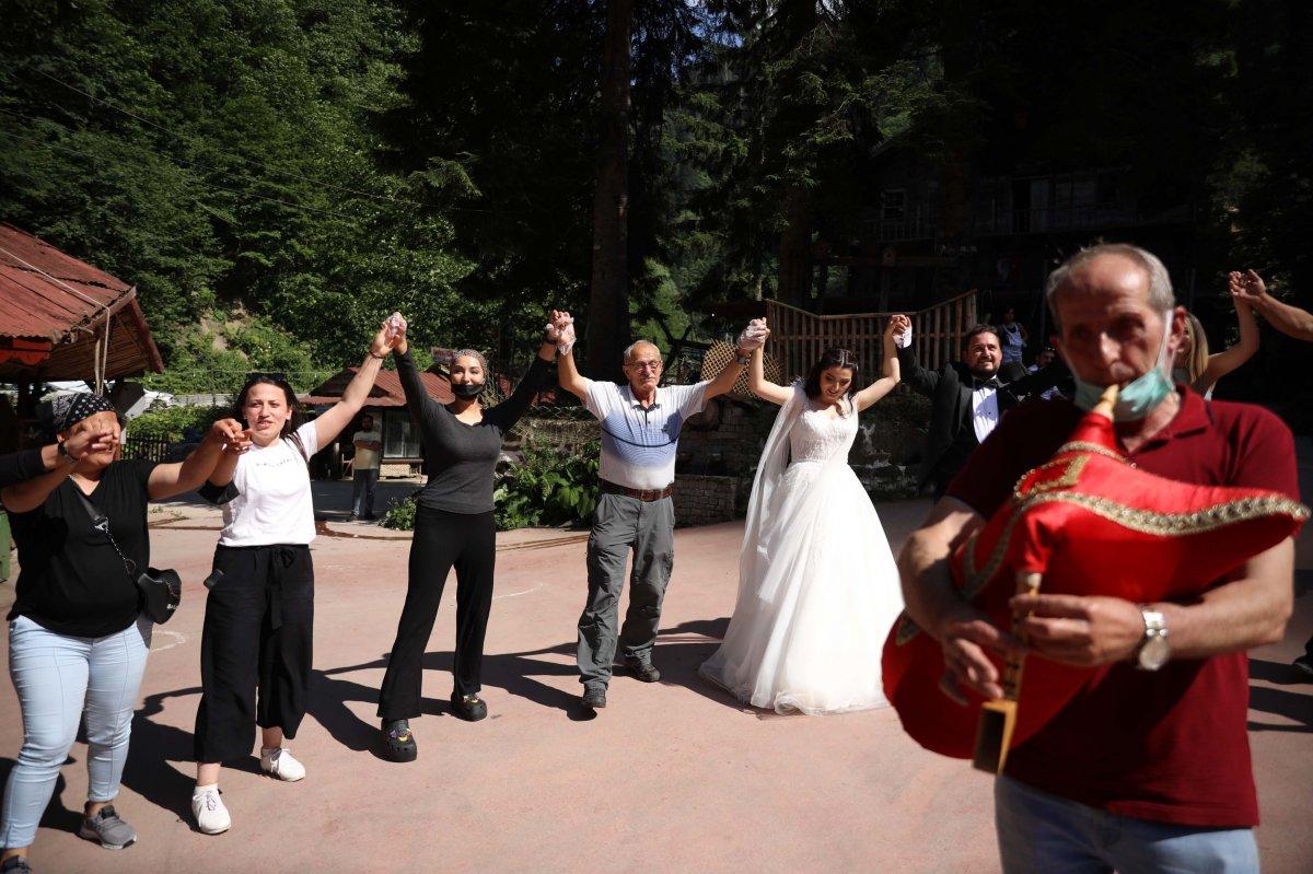 Ayder Yaylası ziyaretçilerin akınına uğruyor