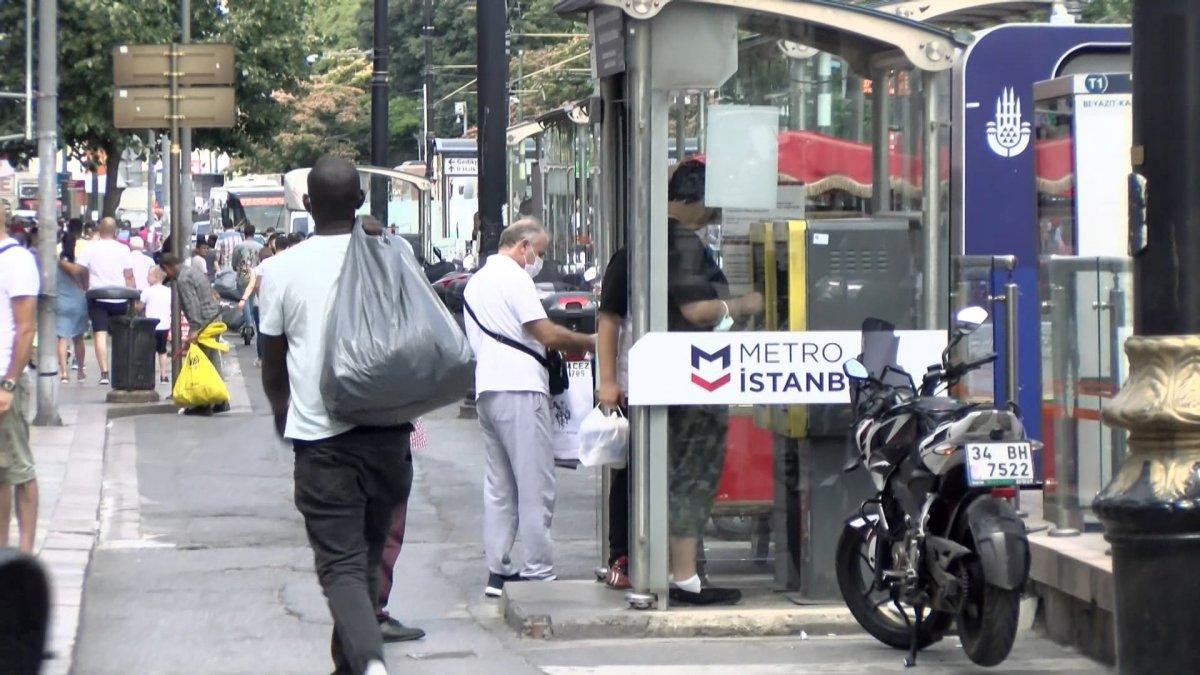 Fatih’te, turistlere para karşılığı HES kodu alan şahıslar yakalandı