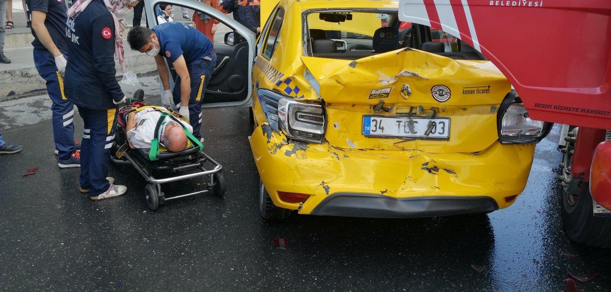 Başakşehir’de yangına giden itfaiye aracı kaza yaptı