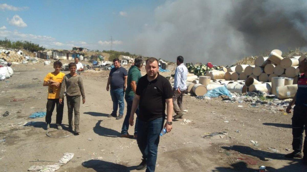 Çanakkale'de çöplükte çıkan yangına müdahale ediliyor