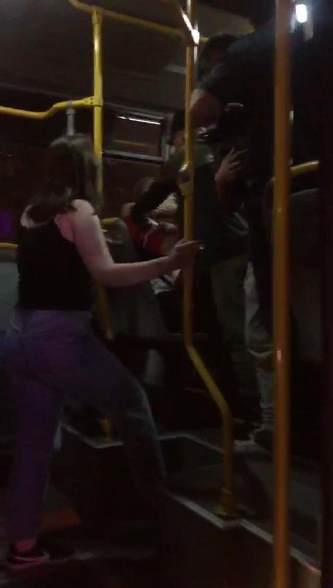 Kocaeli’de kadınlar, kendilerini taciz eden alkollü şahsı dövdü