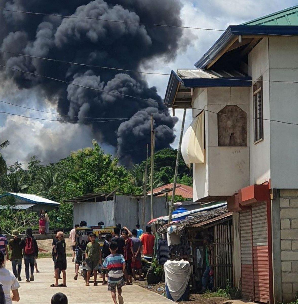 Filipinler'de askeri uçak düştü