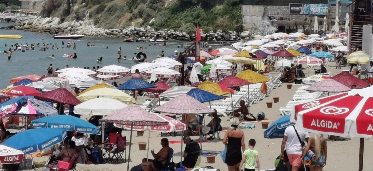 Kuşadası’nda hafta sonu yoğunluğu, yollarda uzun kuyruklar oluştu