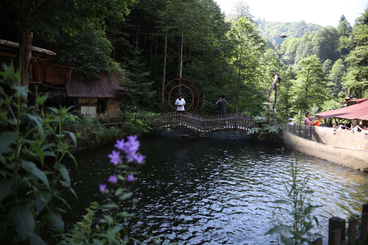 Ayder Yaylası ziyaretçilerin akınına uğruyor
