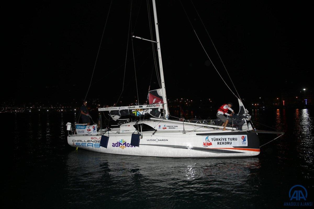 Dört denizi durmadan geçen yelken sporcusu Tolga Pamir, İskenderun'da