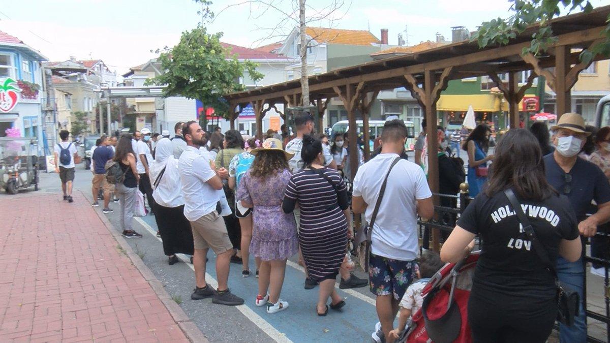 Büyükada’da elektrikli araç kuyruğu