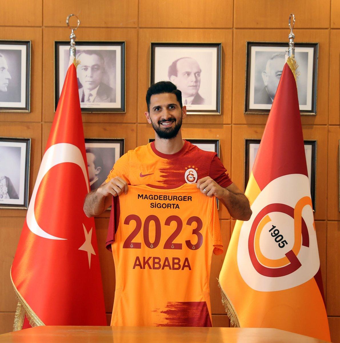 Galatasaray, Emre Akbaba'yla yeniden anlaştı