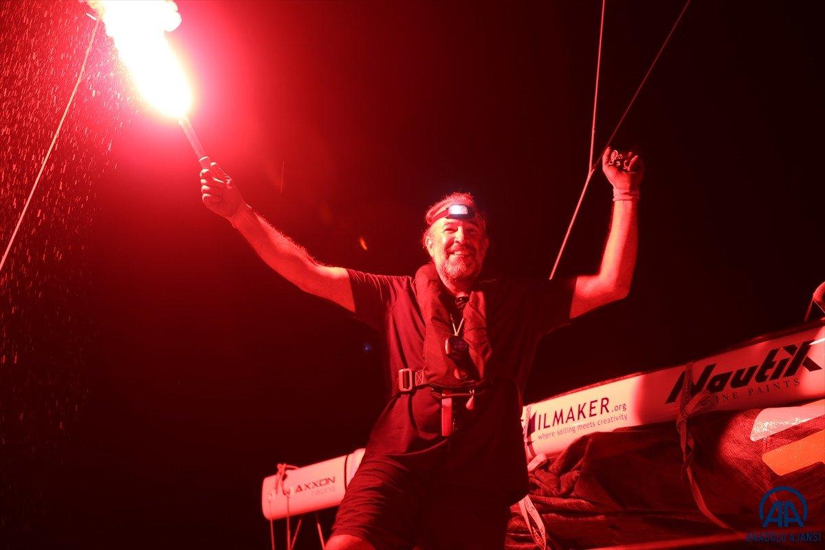 Dört denizi durmadan geçen yelken sporcusu Tolga Pamir, İskenderun'da