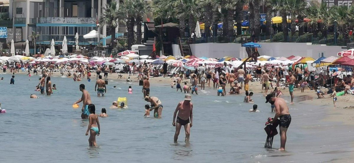 Kuşadası’nda hafta sonu yoğunluğu, yollarda uzun kuyruklar oluştu