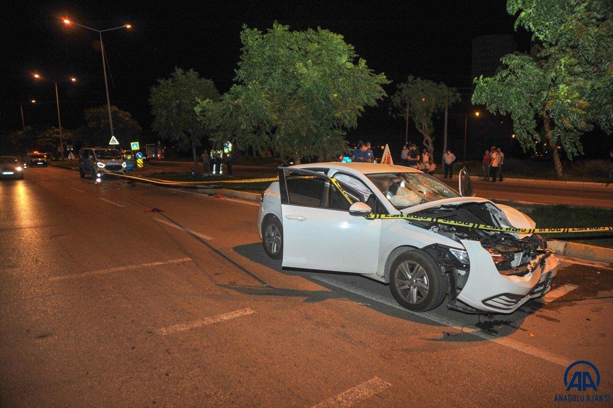 Antalya'da otomobil ile elektrikli bisiklet çarpıştı: 2 ölü