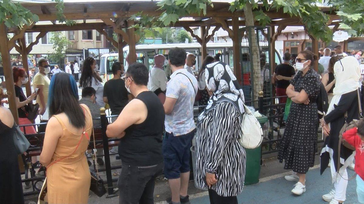 Büyükada’da elektrikli araç kuyruğu