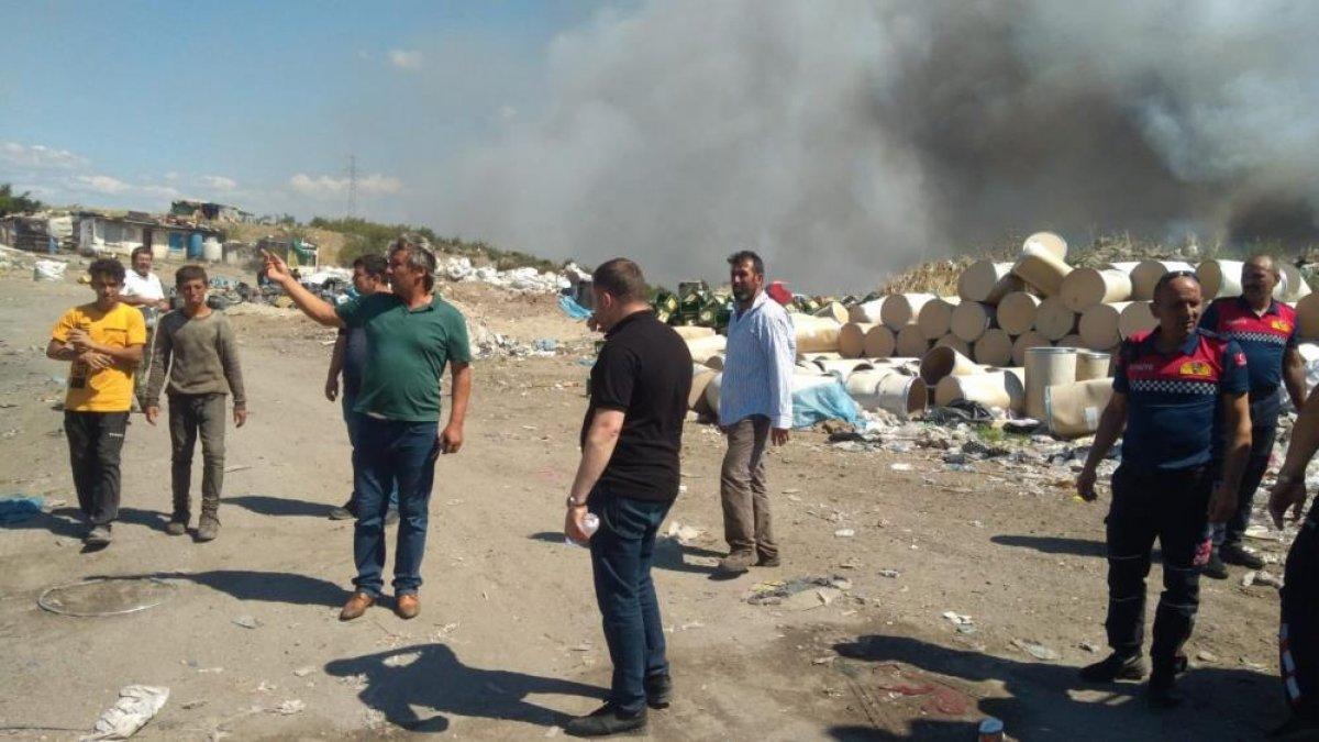 Çanakkale'de çöplükte çıkan yangına müdahale ediliyor