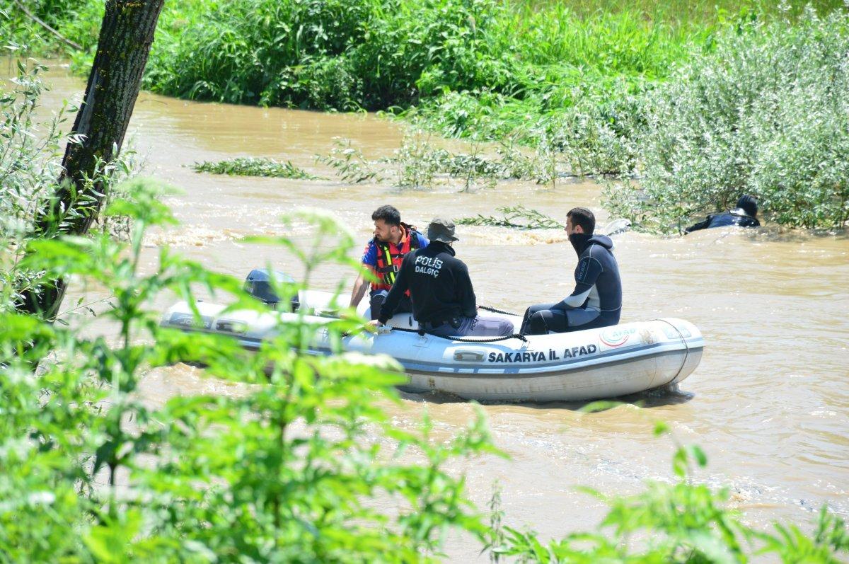 Sakarya'da arkadaşlarından helallik isteyerek girdiği nehirde kayboldu