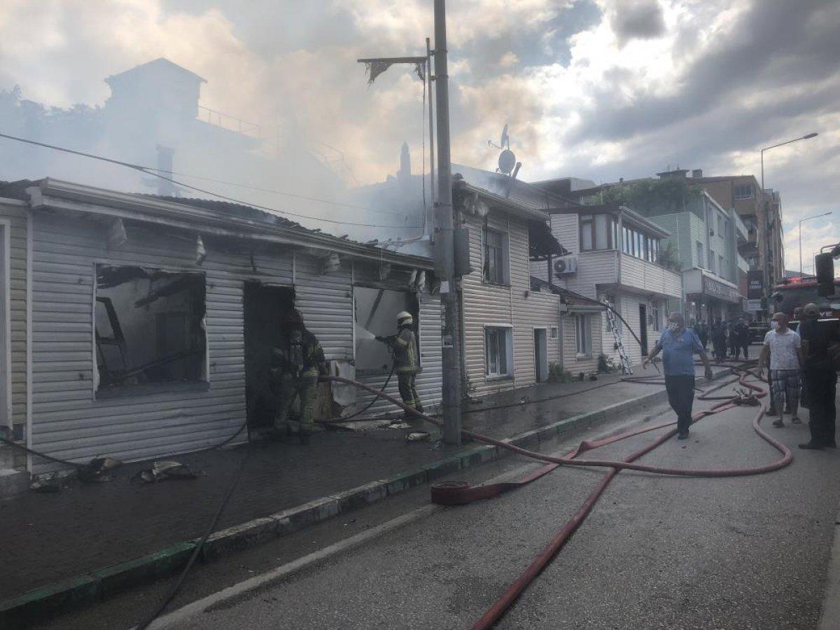 Bursa'da 3 ev yanarak kullanılamaz hale geldi