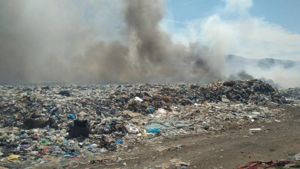 Çanakkale'de çöplükte çıkan yangına müdahale ediliyor