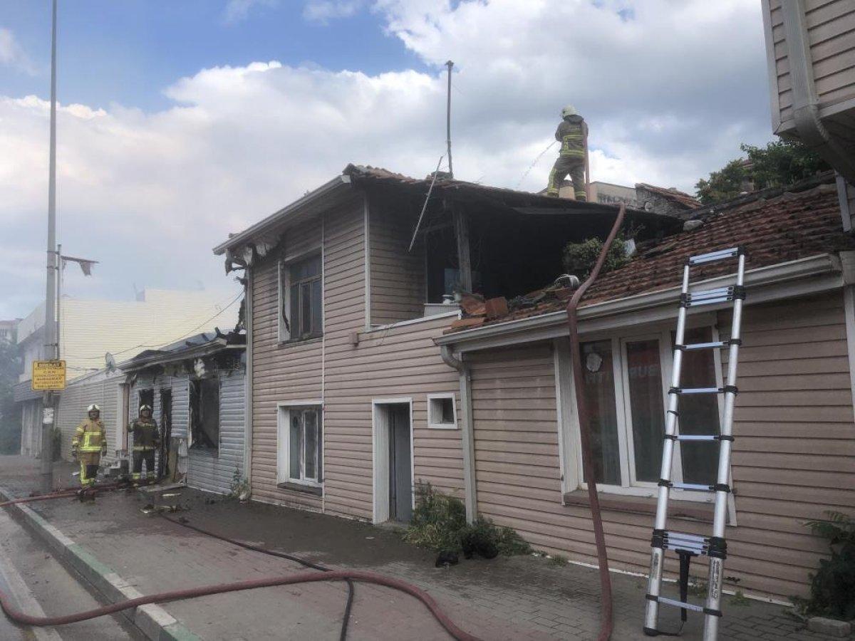 Bursa'da 3 ev yanarak kullanılamaz hale geldi