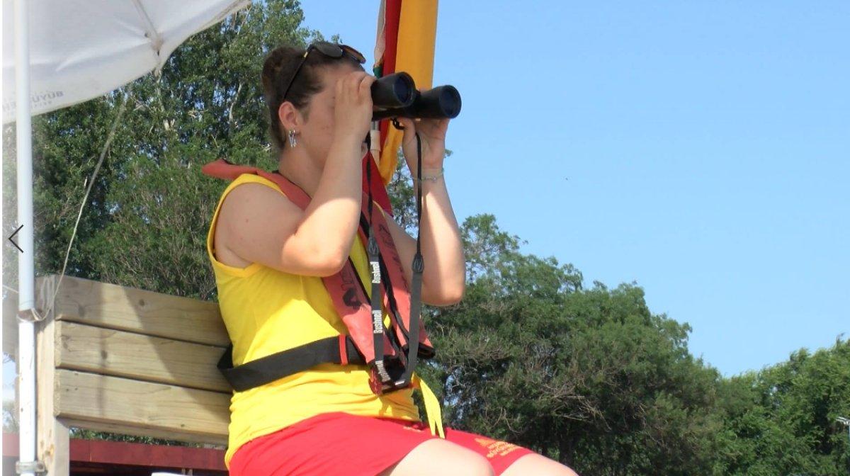 İstanbul'da plajların dolmasıyla cankurtaranlar göreve başladı