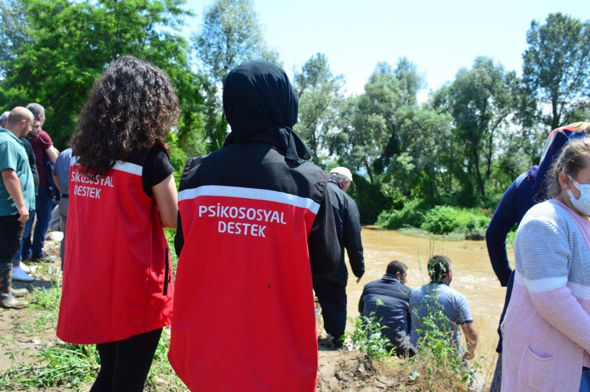 Sakarya'da arkadaşlarından helallik isteyerek girdiği nehirde kayboldu