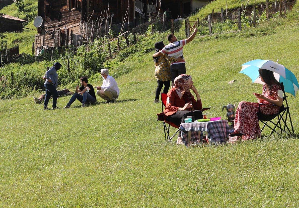 Ayder Yaylası ziyaretçilerin akınına uğruyor