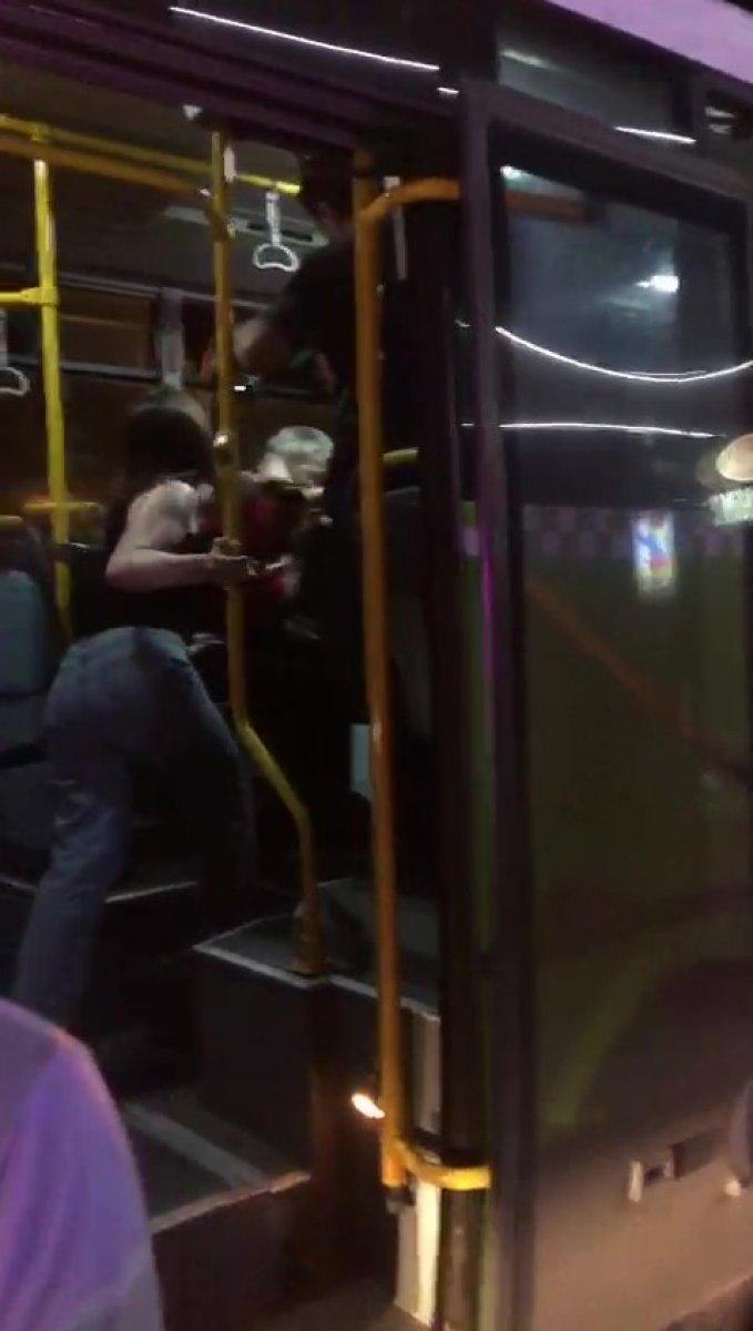 Kocaeli’de kadınlar, kendilerini taciz eden alkollü şahsı dövdü